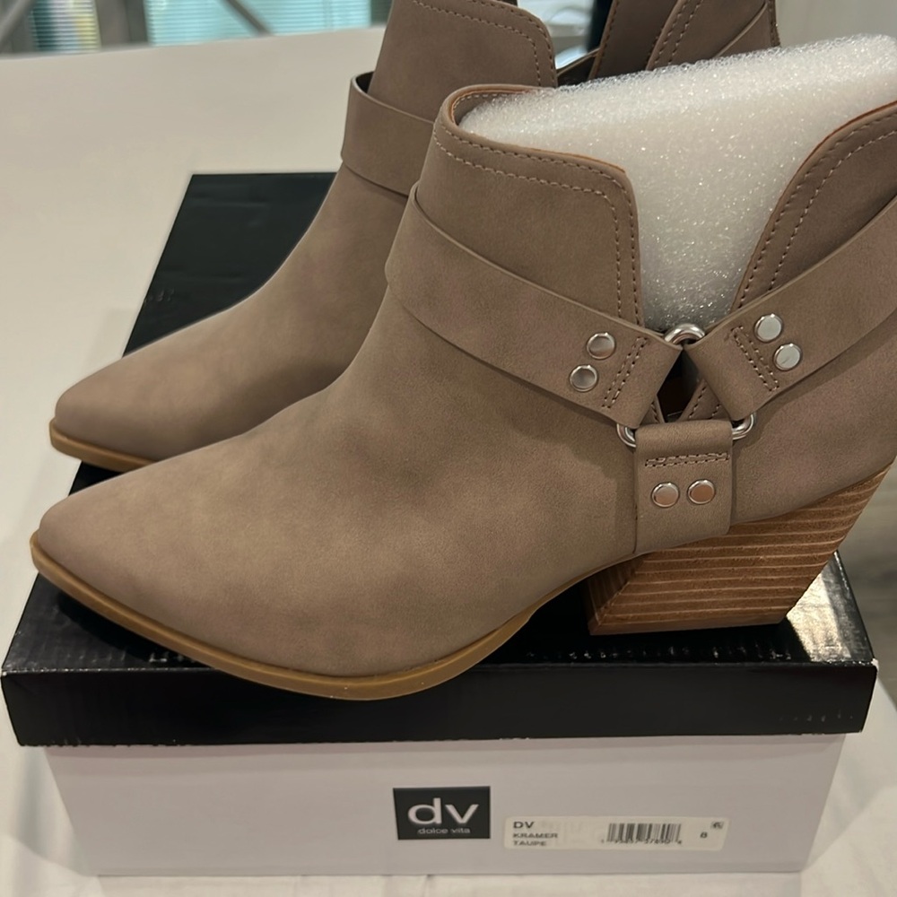 Dolce vita- Kramer bootie-taupe color size 8